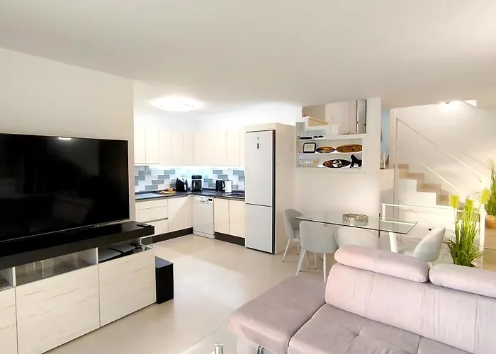 Hei Hei And Pua - Heated Pool, Priv Parking, Fibre Net, וילה